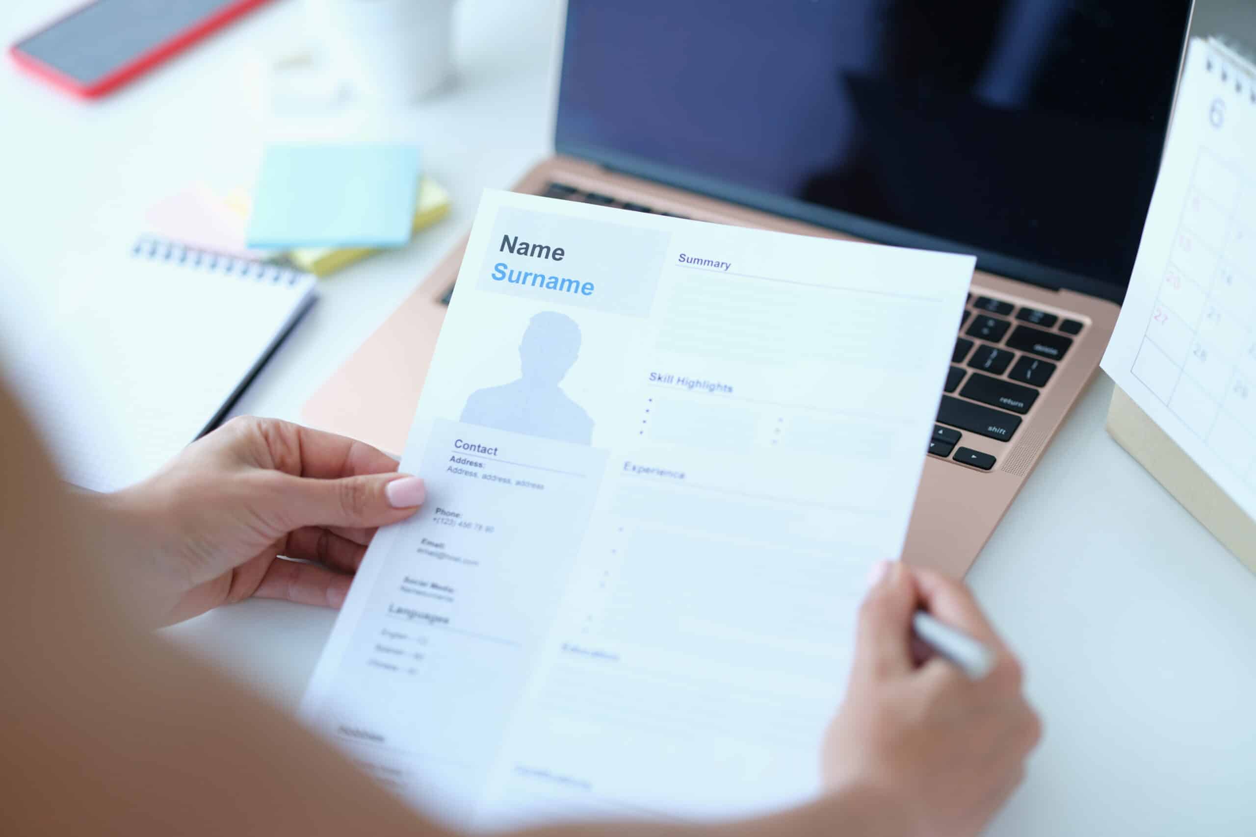 Como construir um currículo impecável e conquistar a vaga dos seus sonhos no mercado financeiro